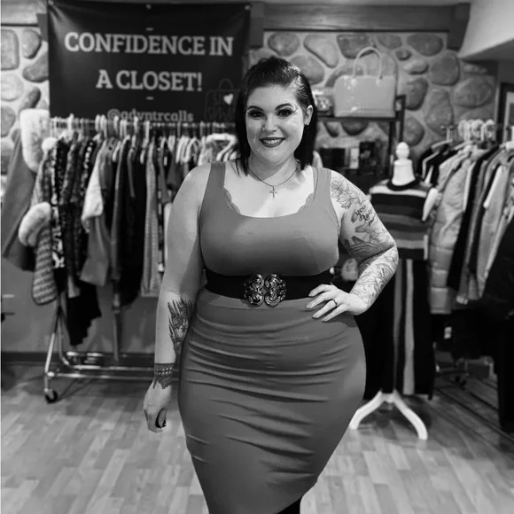 PLEASE LIKE THIS LISTING AND NEVER MISS A SHOW!! ❤️❤️ - Picture 9 of 16